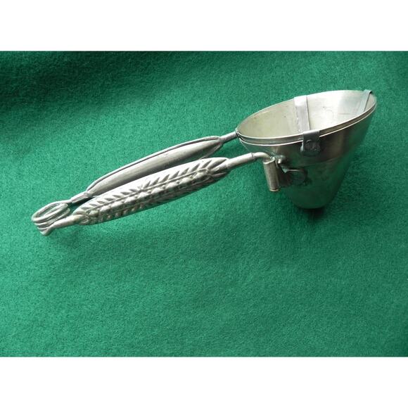 Rare Antique Vintage #8 Kingery Cone Ice Cream Scoop Decorative Squeeze Handle - Picture 5 of 13